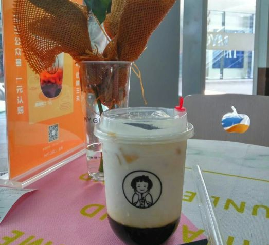 夏天开特色奶茶店收费高吗